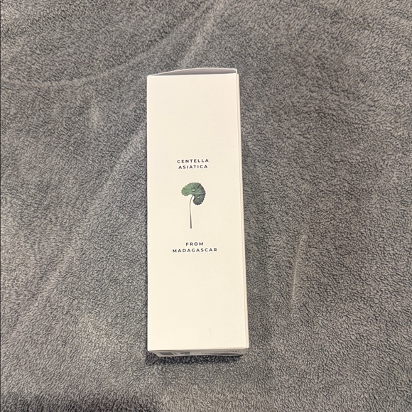 Madagascar Centella Light Cleansing Oil - Cream - Picture 2 of 6